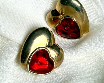 Vintage Loris Azzaro Heart Clip-On Kolczyki z Czerwonym Kryształem