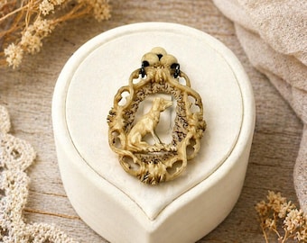 Pendentif chien en os sculpté, collier art folklorique vintage des années 30, 40, breloque unique