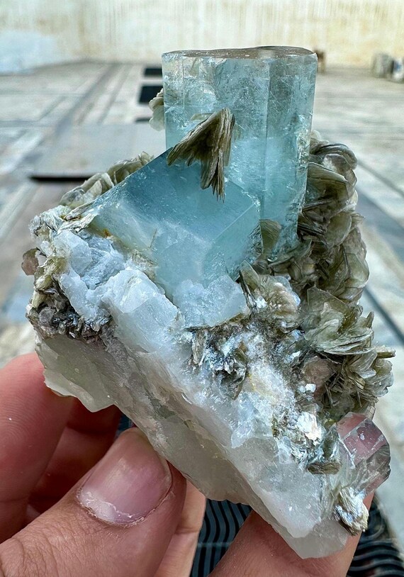 白雲母とアクアマリン群晶 パキスタン産 141 アクアマリン マイカの母岩