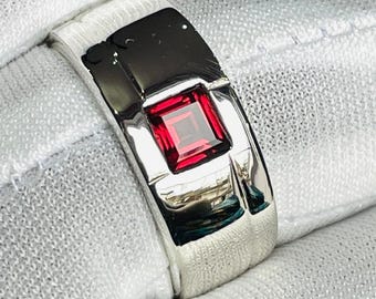 Anillo de granate en plata de ley: alianza de boda para hombre hecha a mano