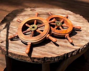Jeu de 2 roues de bateau miniatures en bois | Décor marin marin | Casque côtier rustique fait main