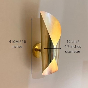 Modern Curved Brass Wall Sconce - Handmade Unlacquered Brass Wall Light - Art Deco Sculptural Lighting - Premium Finish Lamp - Luxury Sconce