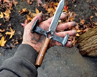 Hand-Forged Railroad Spike Dagger Knife – Double Edge Blade, Integral Guard, Mahogany Handle, Blacksmith Made