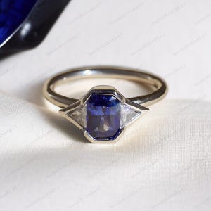 Vintage Lab Created Blue Sapphire Ring: 14k Gold Bezel Setting
