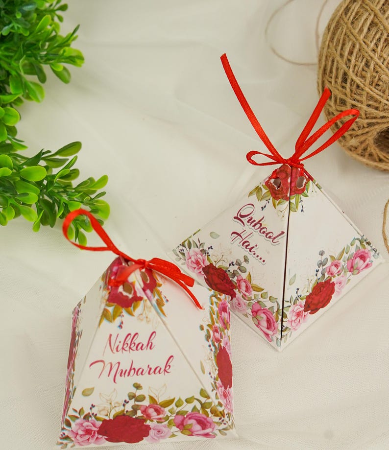 Personalized Nikkah Mubarak Favor Boxes - Floral Pyramid Design (pack ...