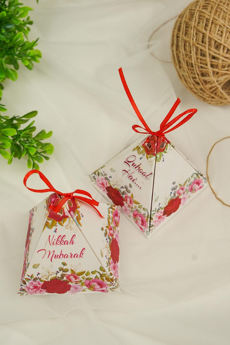 Personalized Nikkah Mubarak Favor Boxes - Floral Pyramid Design (pack ...