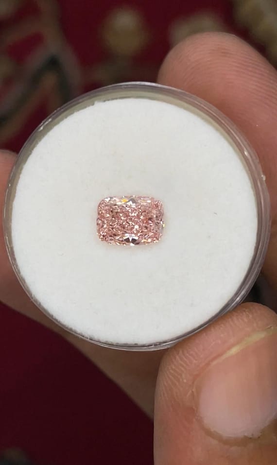 1 cts+ Fancy Vivid Pink Lab Diamond Cushion Cut VS1 Clarity Diamond IGI Certified