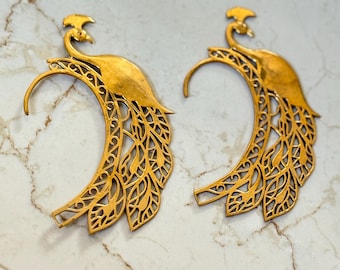 Brincos de Pena de Pavão, Brincos Marcantes em Tom Dourado, Joias Boho Artesanais, Presente para Ela