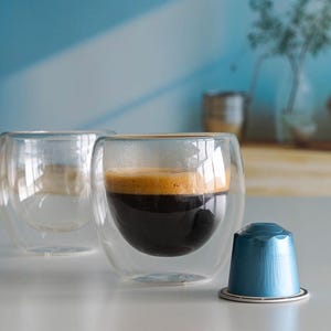 4 Bicchieri Latte Macchiato A Doppia Parete 350 Ml In Vetro Borosilicato – Con 4 Cucchiai In Acciaio Inox