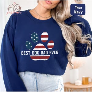 Best Dog Dad Ever American Paw Print Gift Sweatshirt, Dog Dad Sweater, Gifts Dog Dad, Dog Owners Sweatshirt,Dog Lover Gift Father&#39;s Day Gift
