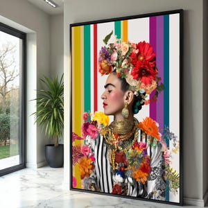 Quadro su tela con ritratto floreale vibrante, sfondo a righe colorate, stile moderno Frida Kahlo, arredamento boho chic, opera d'arte pronta da appendere.