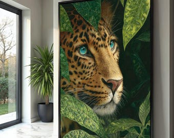 雄大なヒョウのクローズアップキャンバス、ジャングルの野生動物のウォールアート、エキゾチックな動物の肖像画、自然愛好家の装飾、緑の葉のキャンバスプリント