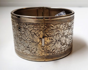 Vintage Engraved Wide Gold-Tone Metal Hinged Bangle Bracelet