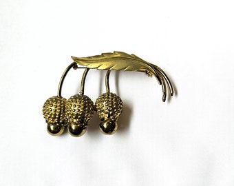 Vintage Mid-Century Heavy Gold-Tone Fruit Berry Leaves Brooch Pin