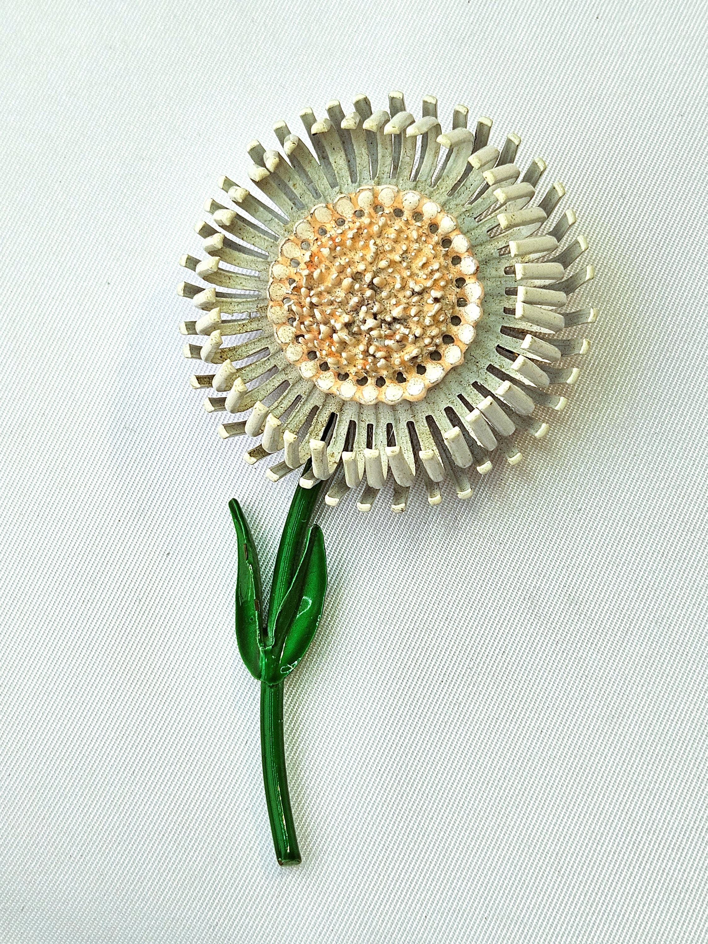 ホワイトフラワーブローチ 736228 JinkaNezu ホワイトフラワー ピンブローチ | JinkaNezu