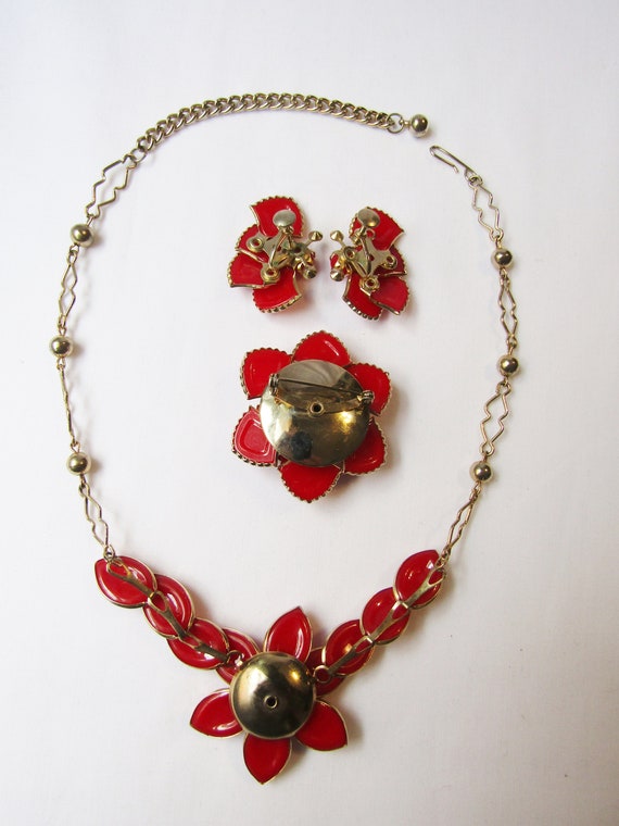 Vintage Plastic Flower 3-Piece Set Necklace Brooc… - image 6