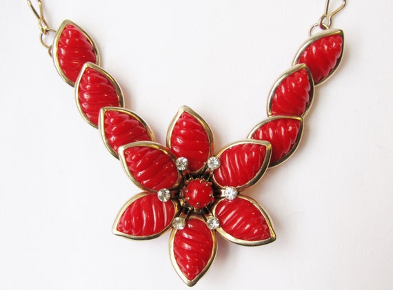 Vintage Plastic Flower 3-Piece Set Necklace Brooc… - image 2