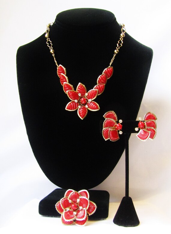 Vintage Plastic Flower 3-Piece Set Necklace Brooc… - image 7