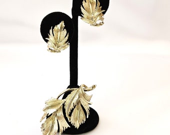 Vintage Lisner Gold-Tone Leaves 3-Pc Brooch Clip-On Earrings Set