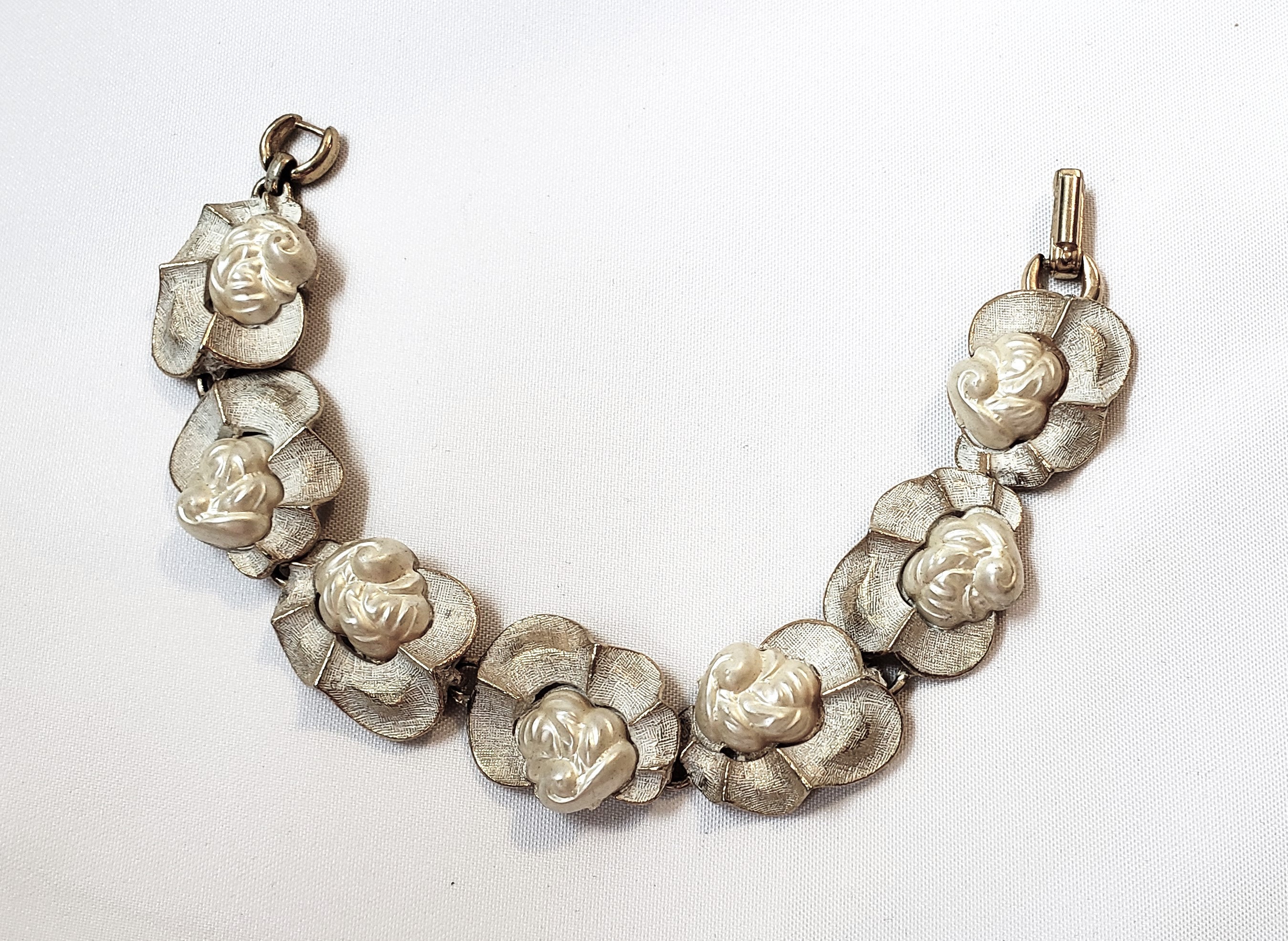 Vintage White And Gold Flower Bracelet
