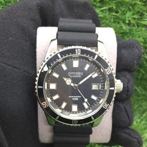 Vintage Citizen Automatic Water Resist 150M Date Black Dial Black Rotating Bezel Wrist Watch