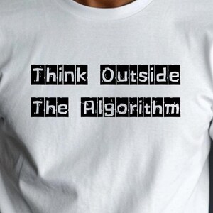 Maglietta "Think Outside The Algorithm", maglietta unisex con citazione sulla libertà, maglietta Patriot, abbigliamento casual,