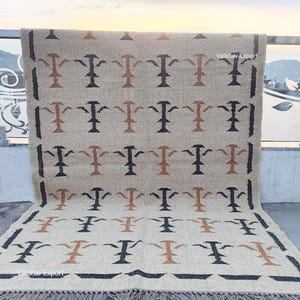 Handwoven Wool Jute Kilim Rug: Durable Indian Dhurrie Carpet