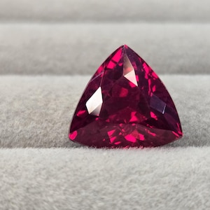 Mozambique Red Ruby Gemstone, Trillion Cut 9-10 Ct