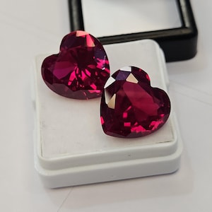 Par de rubíes rojos con talla de corazón, piedras preciosas de Mozambique, 21-22 quilates.
