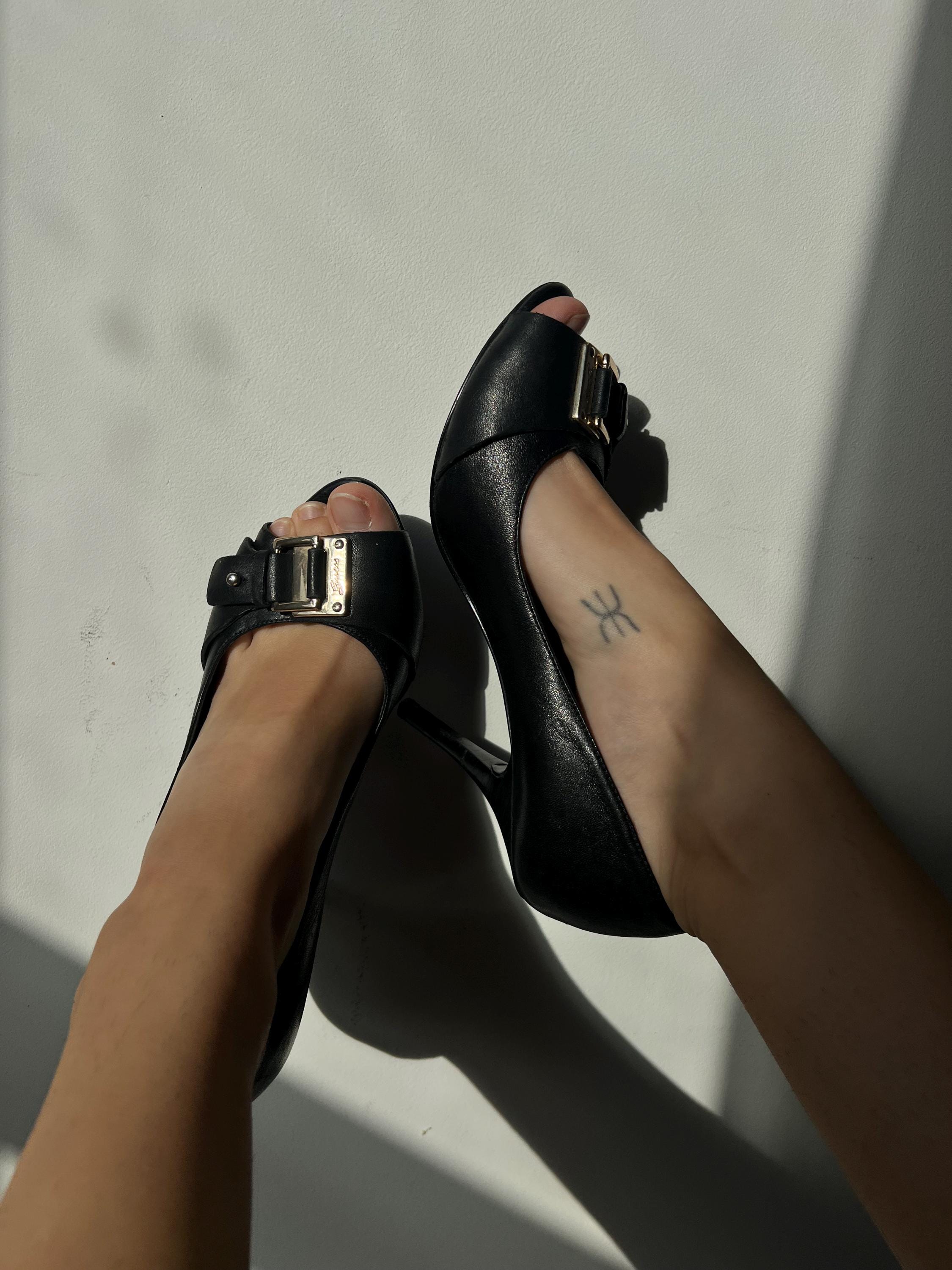 Guess Black Peep-toe Heels – Vintage 2000s Guess Pumps, Elegant