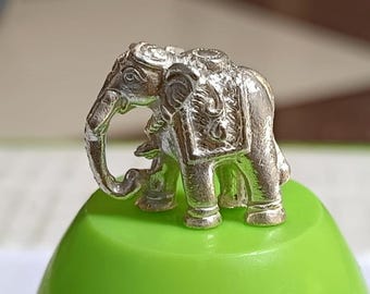 925シルバーの象の置物、鼻を下げた象の像、幸運の贈り物、象のアート