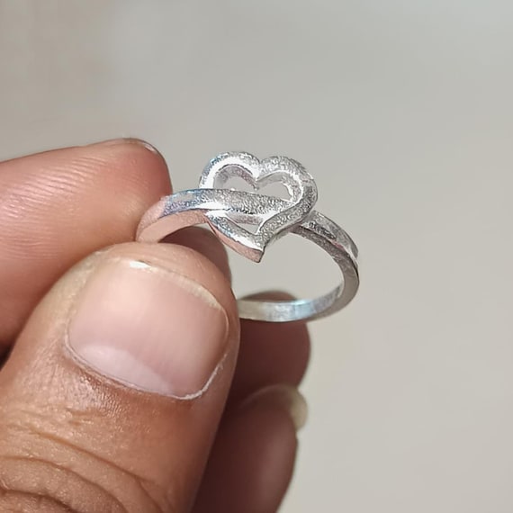 Dainty Sterling Silver Heart Ring - Valentine display picture 1