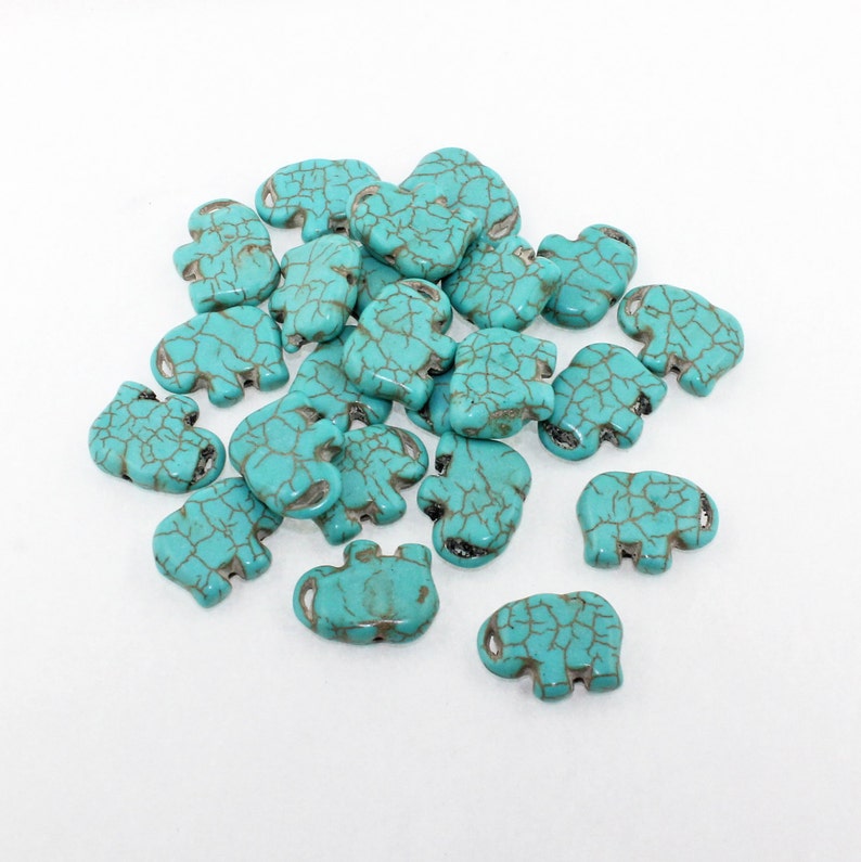BD1403 8 Turquoise Howlite Beads Elephant Shape 22mm x 16mm Gemstone