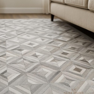 Geometric Cowhide Patchwork Rug – Handmade Hair-On Leather Carpet for Modern Living Room Decor