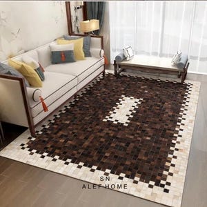 Alfombra de patchwork de piel de vaca a cuadros – Alfombras de piel con pelo en patchwork en tonos marrón y beige para sala de estar