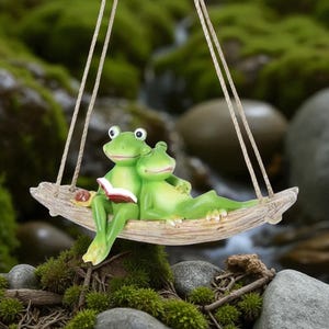 Swinging Frog Garden Statue: Minimalist Resin Outdoor Sculpture