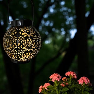 Decorative Hanging Solar Lantern for Outdoor Garden, Solar Light for Yard Art, Metal Solar Lantern for Patio, Spring & Summer Outdoor Decor