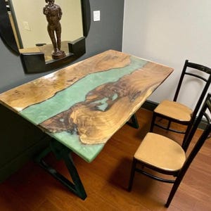 Eettafel groene epoxyhars acacia: Live Edge moderne kunst