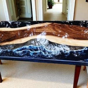 Eettafel Ocean Wave Epoxyhars: Live Edge Wood & Custom Art