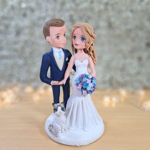 Bride and groom cake topper with cat, custom wedding cake topper, cake topper bride and groom, personalized cake topper for wedding.
