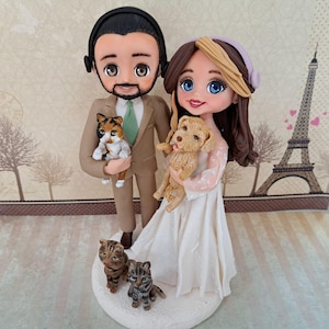 Bride and groom figurine with dogs, wedding cake topper with pets, pets figurine, custom wedding cake topper bride and groom, custom dogs