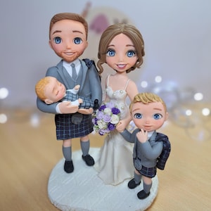Scottish wedding cake topper, Family wedding cake topper, Wedding topper with kids, Tartan cake topper, Kilt wedding cake topper