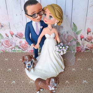 Bride and groom figurine with dogs, wedding cake topper with pets, pets figurine, custom wedding cake topper bride and groom, custom dogs