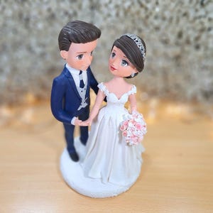 Bride and groom cake topper for wedding, custom wedding cake topper, cake topper bride and groom, personalized cake topper for Love Crafts.