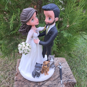 Bride and groom cake topper with cat, custom wedding cake topper, cake topper bride and groom, personalized cake topper for wedding.
