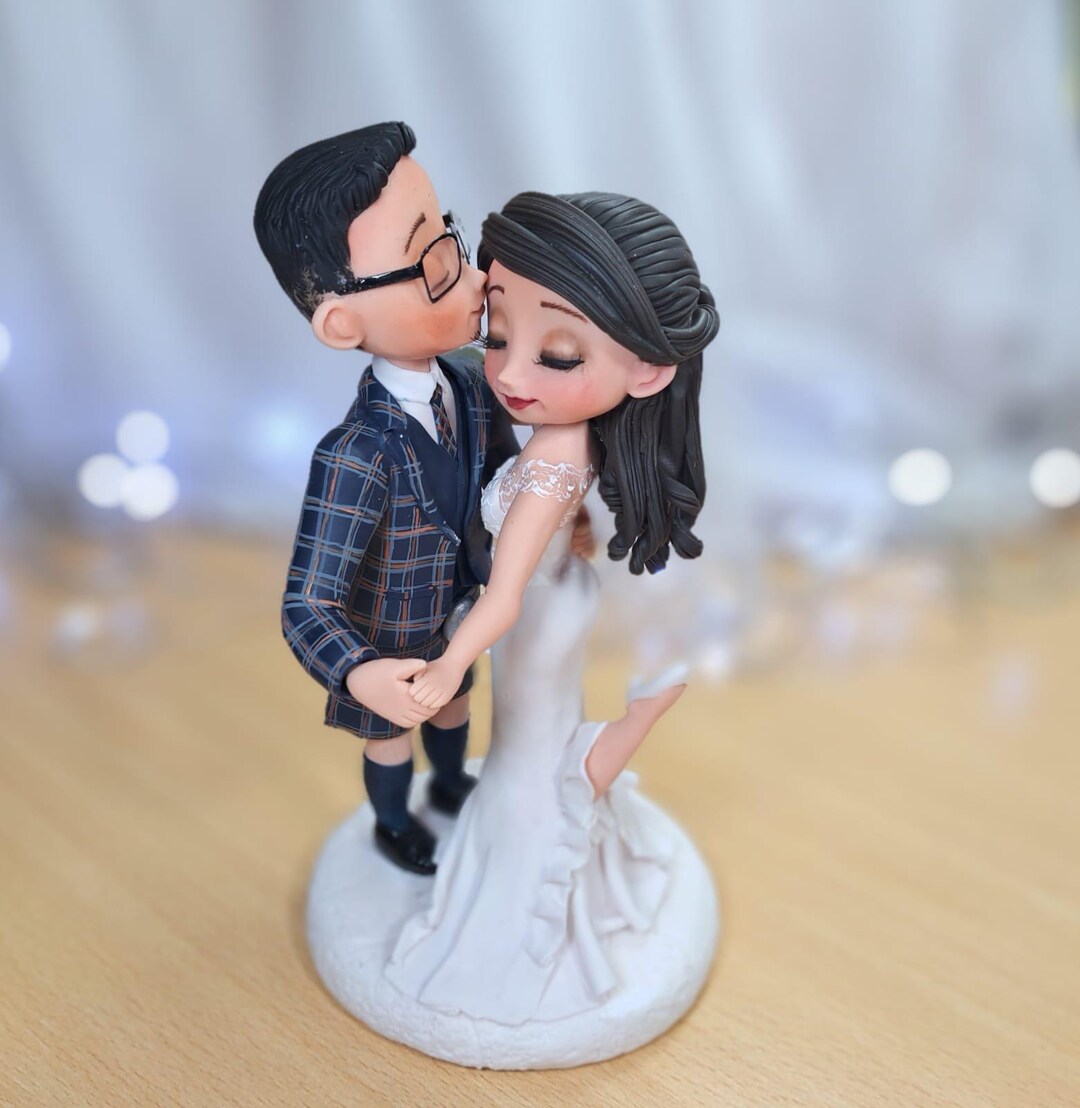 Custom Scottish Wedding Cake Topper: Bride & Groom Figurine in Kilt - Etsy