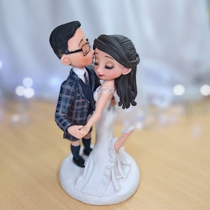 Scottish wedding cake topper figurine, Scotland wedding, Bride & Groom custom Made Scottish, Kilt cake topper, Scottish groom. Tartan topper