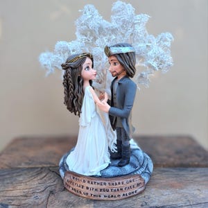 Aangepaste galactische bruidstaarttopper: bruid en bruidegom met heilige boom