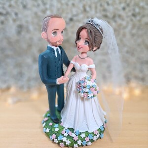 Bride and groom cake topper for wedding, custom wedding cake topper, cake topper bride and groom, personalized cake topper for Love Crafts.