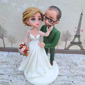 Custom wedding cake topper bride and groom, personalized bride and groom figurine, handmade wedding cake figurine, custom couple cake topper